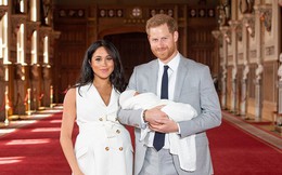 Vợ chồng Meghan chính thức xuất hiện, giới thiệu em bé Sussex cho người hâm mộ trên toàn thế giới