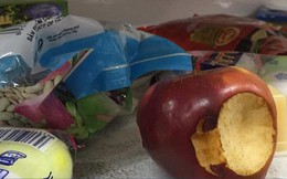 “Bãi chiến trường” tại siêu thị Auchan: Khách thản nhiên khui đồ ăn, giành giật, không thanh toán… - Miếng ăn là miếng tồi tàn lắm ai ơi!
