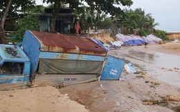 Nước “lũ” rút, nhiều nhà dân ở Phú Quốc tan hoang