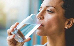 Thay đổi cách thức uống nước để tránh gây tổn hại lượng đường huyết, tim, thận và dạ dày