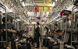 Đừng bao giờ nhường ghế cho người già trên tàu điện ngầm ở Nhật nếu không muốn bị xem là vô lễ và thiếu tôn trọng