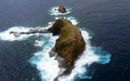 Cả thế giới đang sửng sốt vì tảng đá hình voi khổng lồ ở Iceland quá giống thật, khi chụp flycam từ trên xuống còn sốc hơn!