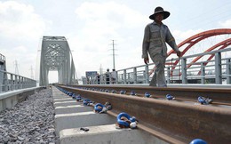 Cầu đường sắt trăm tỷ ở Sài Gòn trước ngày thông xe