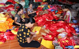 Hà Nội: Không khí nhộn nhịp ở làng nghề may cờ Tổ quốc