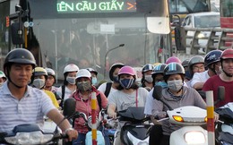 Cuối tuần đường phố Hà Nội vẫn tắc cứng