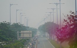 Bầu trời mù mịt đến khó tin ở đại lộ Võ Văn Kiệt sáng 6-10