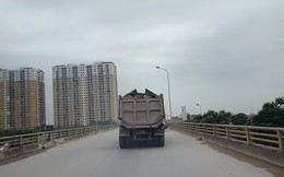 Núi rác thải xây dựng bao trùm tuyến đường đẹp nhất Hà Nội