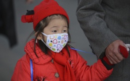 Ô nhiễm không khí trầm trọng, phụ huynh yêu cầu lắp máy lọc không khí trong lớp học để bảo vệ sức khỏe học sinh