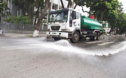 Ô nhiễm không khí trầm trọng, nhiều quận ở Hà Nội đồng loạt đề nghị được rửa đường sau 3 năm