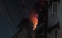 Cháy chung cư ở quận 10 Sài Gòn, nhiều người tháo chạy