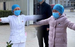 Làm việc trong khu cách ly virus corona, nữ y tá đành gửi con gái nhỏ chiếc "ôm gió" từ xa dù chỉ đứng cách vài bước chân khiến bao người nghẹn ngào