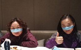 Khẩu trang bảo vệ mũi ngay cả khi ăn uống: 'Vũ khí thượng thừa' của các y bác sĩ Vũ Hán để chiến đấu với dịch virus corona