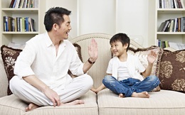 Lời khen không đúng cách cũng như "mũi khoan ngầm" hủy hoại tương lai của trẻ theo cách ít người nghĩ tới: "Con là giỏi nhất", hãy ngưng vuốt ve trẻ tai hại như thế
