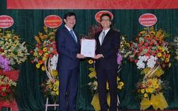 Trao quyết định bổ nhiệm Quyền Bộ trưởng Bộ Y tế cho GS.TS Nguyễn Thanh Long