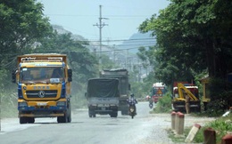 Hàng loạt xe tải 'hổ vồ' vượt chốt CSGT vùng ven phía Tây Hà Nội