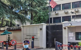 Những hình ảnh cuối tại lãnh sự quán Mỹ ở Thành Đô trước khi cờ Mỹ bị hạ xuống