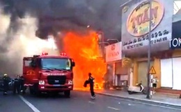 Cửa hàng thời trang Hàn Quốc cháy kinh hoàng giữa trung tâm TP Huế