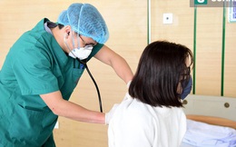 Bên trong phòng cách ly bệnh nhân có triệu chứng nhiễm virus Corona tại Hà Nội