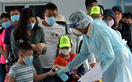 Giữa đại dịch corona, người Việt đang di chuyển bằng taxi, xe khách, bus hay grab cần làm gì để không nhiễm dịch bệnh?