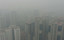 Nhiều tòa nhà mờ ảo nhìn từ flycam, chất lượng không khí ở Hà Nội suy giảm
