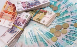 Đồng ruble của Nga giảm xuống mức thấp nhất trong bốn năm