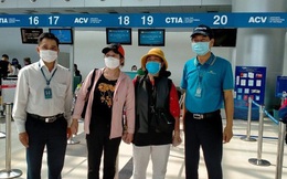 Gần 600 người hết hạn cách ly được vận chuyển miễn phí về Hà Nội, TP HCM