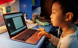 Học và làm việc online mùa COVID-19, các gia đình chi tiền 'chục triệu' sắm máy tính