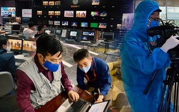 Hình ảnh phóng viên VTV "dọn nhà" lên khu tác nghiệp dã chiến ăn ngủ và làm việc để đảm an toàn phát sóng gây bão MXH