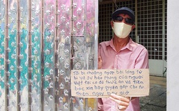 Gặp thầy giáo Tây thất nghiệp, cầm bảng xin giúp tiền để mua thức ăn: "Tôi choáng ngợp bởi lòng từ bi và sự hào phóng của người Việt"