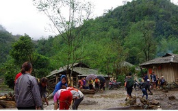Ảnh: Dầm bùn, đội mưa nỗ lực hỗ trợ người dân khắc phục hậu quả thiên tai