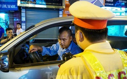 Uống 20 cốc bia khi chờ sếp, tài xế ở Hà Nội bị phạt hàng chục triệu đồng