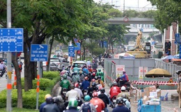 Cận cảnh "lô cốt" đầy đường khu vực nút giao chân cầu Sài Gòn