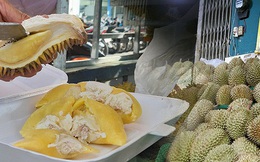 Sầu riêng "bao ăn" chất đống khắp vỉa hè Sài Gòn với giá siêu rẻ chỉ 50.000 đồng/kg: "Gặp hạn mặn nên bán được đồng nào hay đồng đó!"