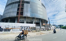 Cận cảnh cao ốc 'đắp chiếu', làm xấu bộ mặt trung tâm Sài Gòn