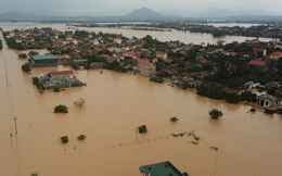Trường Đại học Thương Mại hỗ trợ 10 triệu đồng cho mỗi sinh viên quê vùng lũ lụt
