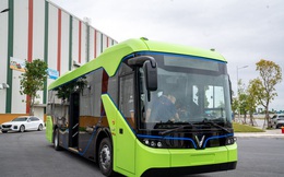 VinFast công bố xe buýt điện đầu tiên: Sạc đầy 2 tiếng, đi được 220-260 km, wifi, giá vé 3.000-10.000 đồng/lượt