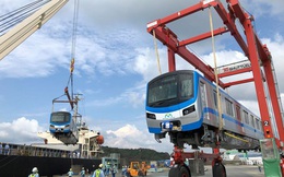Cận cảnh đoàn tàu metro Bến Thành – Suối Tiên sắp cập cảng TP.HCM