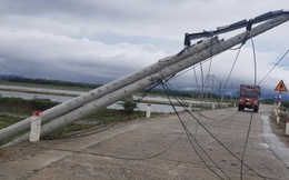Bộ Xây dựng chỉ rõ nguyên nhân hơn 600 cột điện bị "hạ gục" trong 30 phút mưa bão số 5
