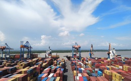 Hàng hóa qua cảng biển tăng mạnh bất chấp dịch Covid-19