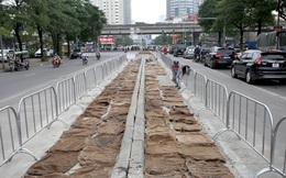 Rào chắn thi công hầm chui Lê Văn Lương tại nút giao 10 làn xe