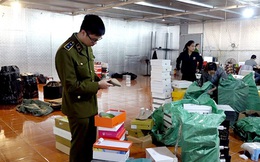 Thu giữ hơn 1.500 đôi giầy dép không “giấy khai sinh”