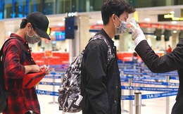 Sân bay Tân Sơn Nhất thắt chặt phòng dịch Covid-19: Khách được đo thân nhiệt, bắt buộc đeo khẩu trang