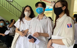 Học sinh Hà Nội phải đeo khẩu trang từ nhà tới trường
