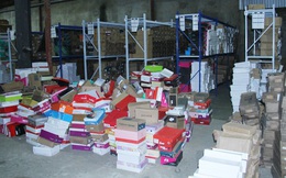 Phát hiện lô giày dép số lượng lớn không rõ nguồn gốc tại Lào Cai