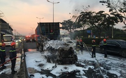 Xe container bốc cháy ngùn ngụt ở cửa ngõ Sài Gòn
