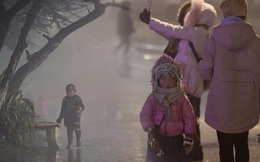Chùm ảnh: Trẻ em ở Sa Pa bị đẩy ra đường bán hàng cho du khách dưới thời tiết 0 độ C