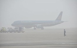 Hàng loạt máy bay không thể hạ cánh xuống sân bay Nội Bài do sương mù dày đặc