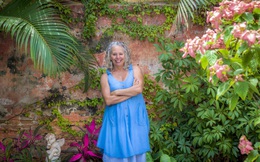 Từ bỏ cuộc sống hối hả xô bồ, nữ nhà văn 50 tuổi tìm về quê hương: Nửa sau cuộc đời tôi muốn ưu tiên cho hạnh phúc!