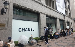 "Giải điền kinh Chanel mở rộng" tại Hàn: Cuộc đua mỗi người 1 chiếc túi cho tới màn "thiết quân luật" từ nhà mốt