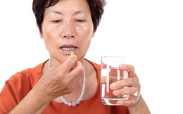 Phải nhớ uống nhiều nước khi dùng 5 loại thuốc này, vừa tăng hiệu quả chữa bệnh, lại tránh gây hại cho thận